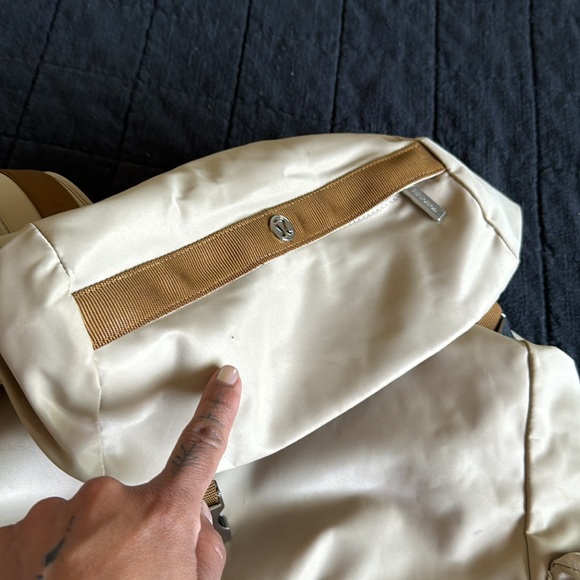 Lululemon Wunderlust Backpack Trench - Picture 6 of 7